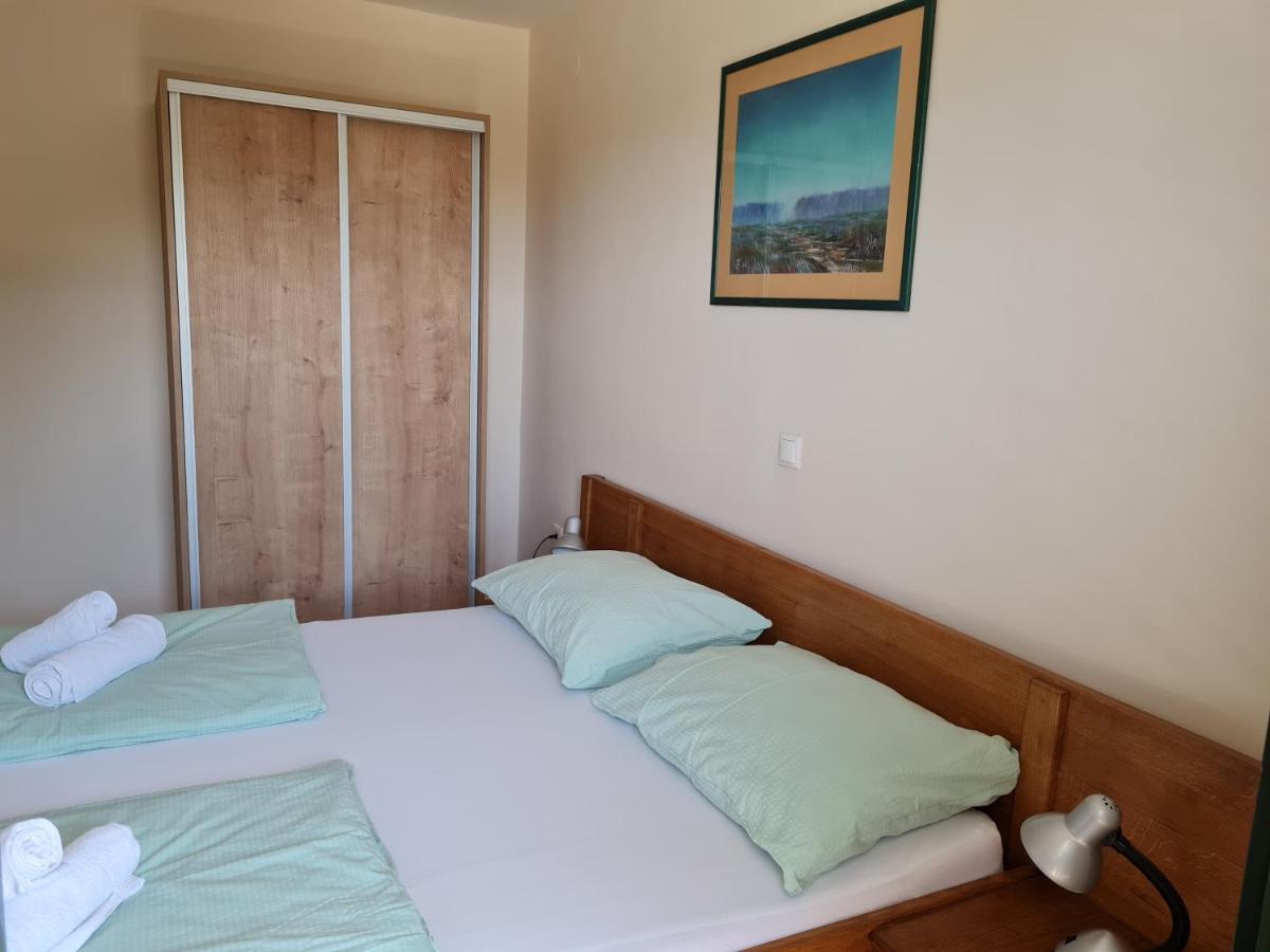 Apartment Lavanda Starigrad Paklenica Eksteriør billede