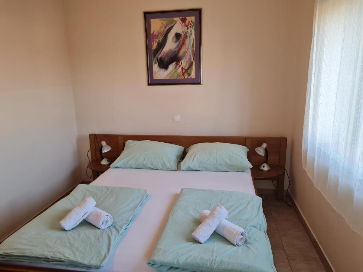 Apartment Lavanda Starigrad Paklenica Eksteriør billede