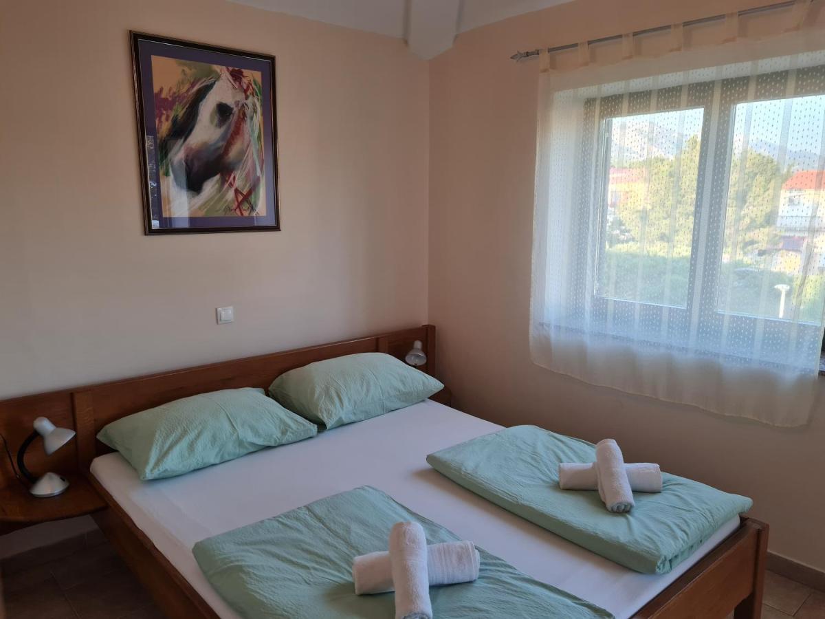 Apartment Lavanda Starigrad Paklenica Eksteriør billede