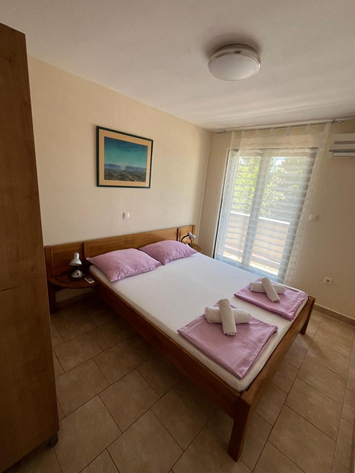 Apartment Lavanda Starigrad Paklenica Eksteriør billede