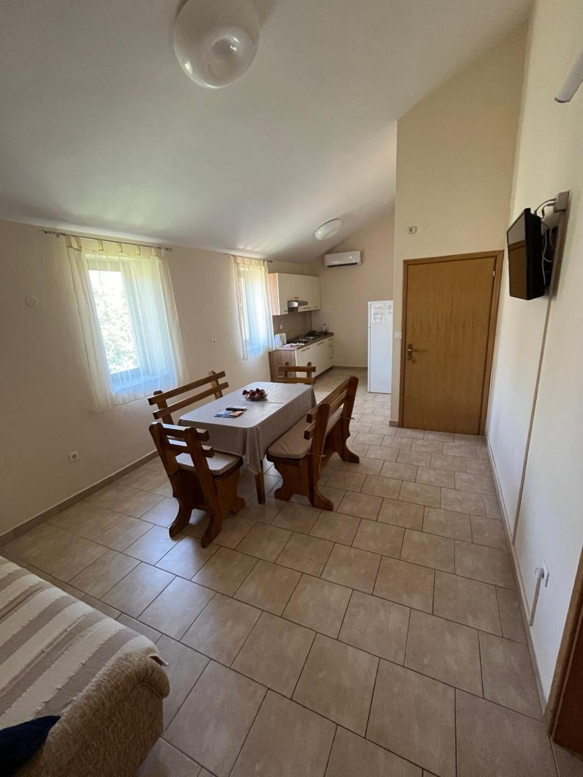 Apartment Lavanda Starigrad Paklenica Eksteriør billede
