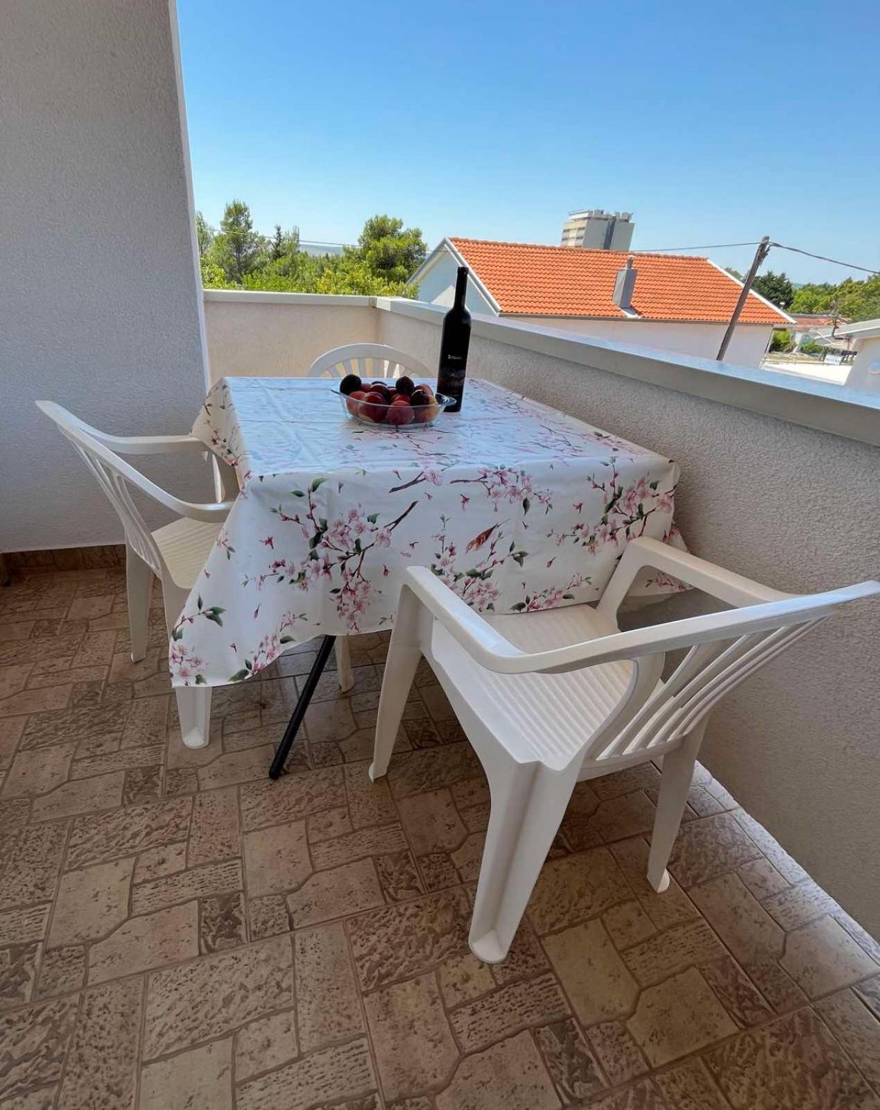 Apartment Lavanda Starigrad Paklenica Eksteriør billede
