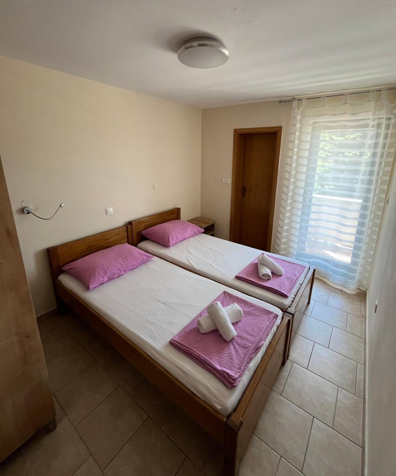 Apartment Lavanda Starigrad Paklenica Eksteriør billede