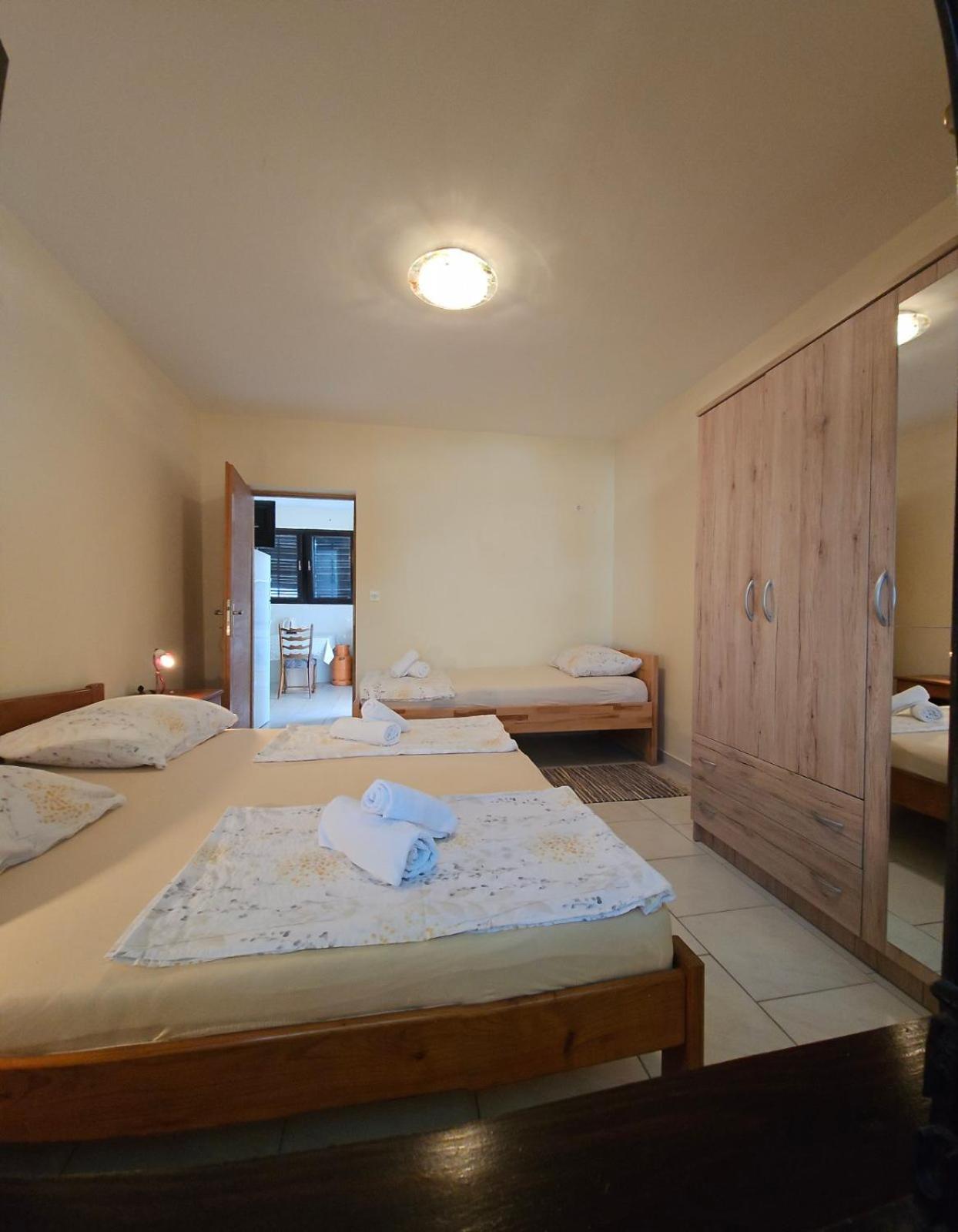 Apartment Lavanda Starigrad Paklenica Eksteriør billede