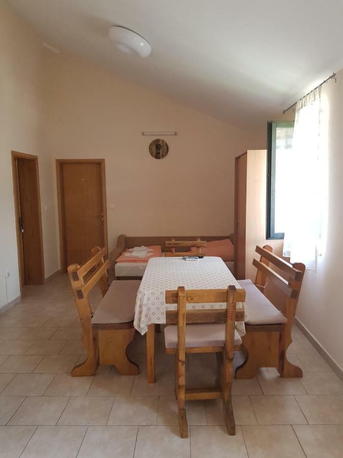 Apartment Lavanda Starigrad Paklenica Eksteriør billede